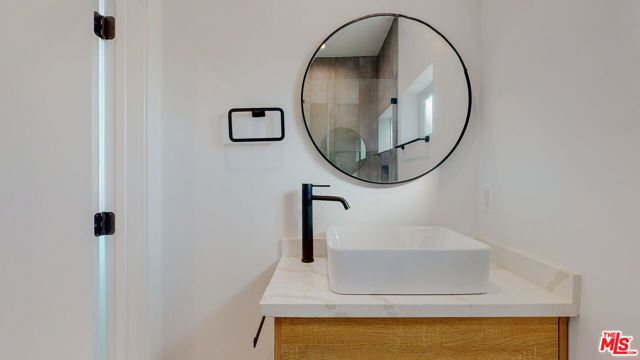16012 Cantlay Street A, Van Nuys (los Angeles), CA 91406