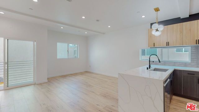 16012 Cantlay Street A, Van Nuys (los Angeles), CA 91406