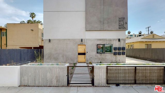 16012 Cantlay Street A, Van Nuys (los Angeles), CA 91406