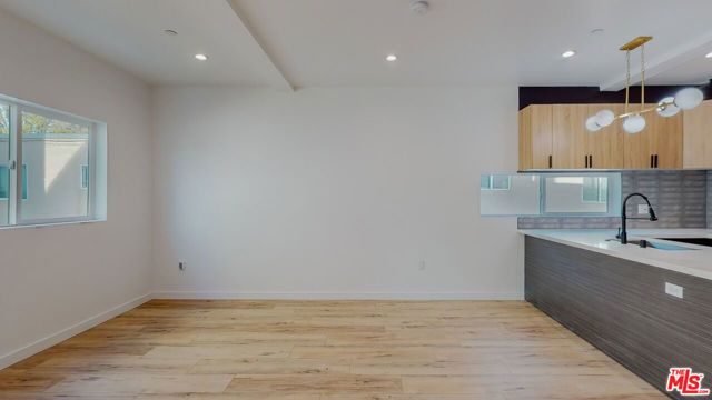 16012 Cantlay Street A, Van Nuys (los Angeles), CA 91406