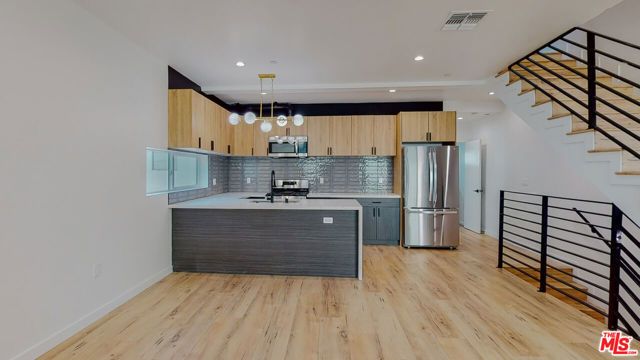 16012 Cantlay Street A, Van Nuys (los Angeles), CA 91406