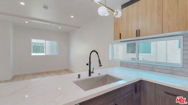 16012 Cantlay Street A, Van Nuys (los Angeles), CA 91406