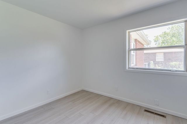 1522 E Del Mar St, Wichita, KS 67216