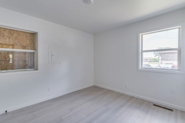 1522 E Del Mar St, Wichita, KS 67216