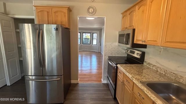 41 Village Green Way, Hazlet, NJ 07730