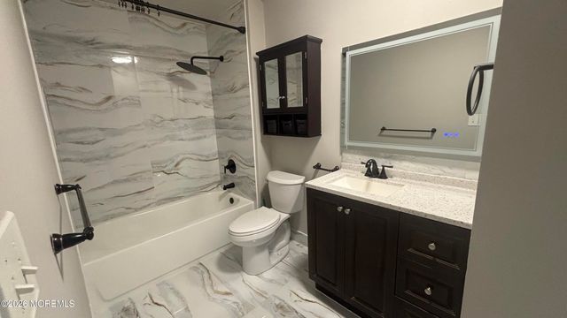 41 Village Green Way, Hazlet, NJ 07730