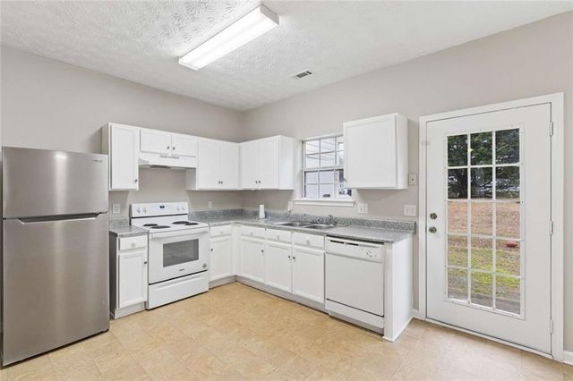 6097 Camden Forrest Cove, Riverdale, GA 30296