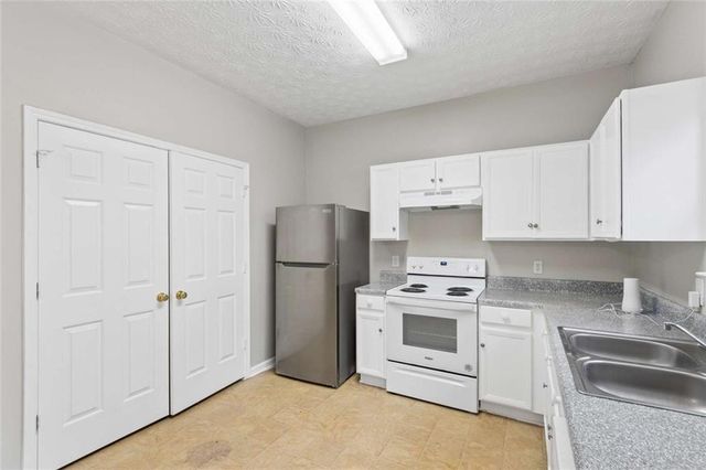 6097 Camden Forrest Cove, Riverdale, GA 30296