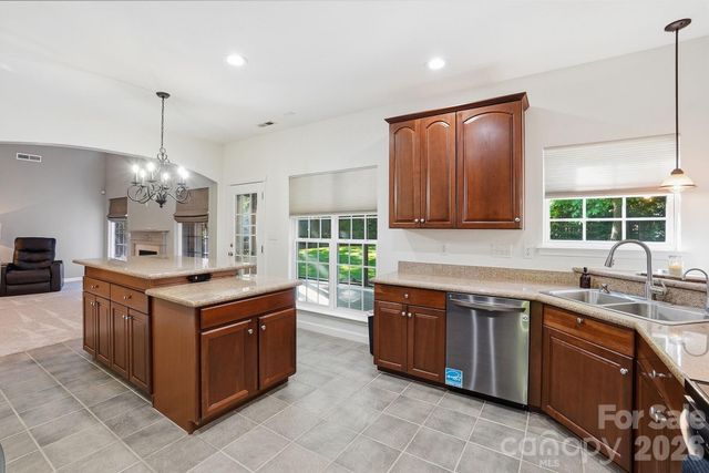 734 Lynnwood Farms Drive, Fort Mill, SC 29715