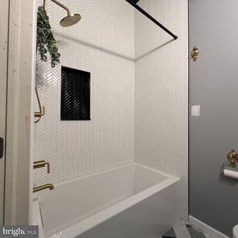 2947 W GIRARD AVE, Philadelphia, PA 19130