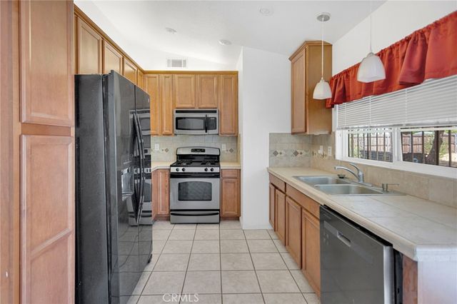 11541 Laurel Oak, Victorville, CA 92392