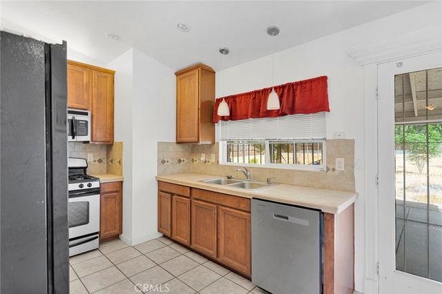 11541 Laurel Oak, Victorville, CA 92392