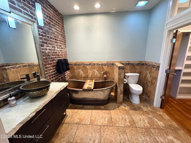 228 Yazoo Avenue, A, Clarksdale, MS 38614