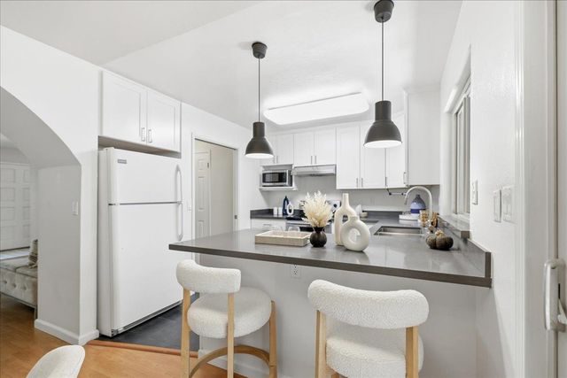 436 Sierra Vista Avenue 8, Mountain View, CA 94043