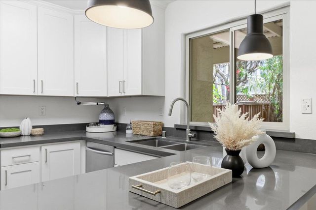 436 Sierra Vista Avenue 8, Mountain View, CA 94043