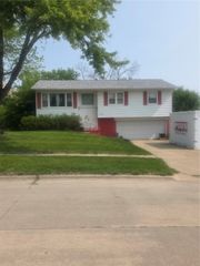 2520 Falbrook Drive NE, Cedar Rapids, IA 52402