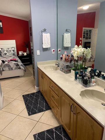 6940 W 25th Lane, Hialeah, FL 33016