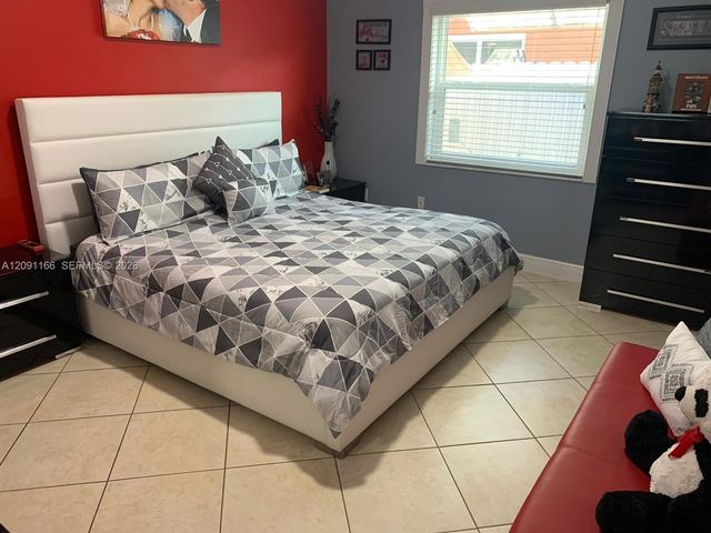 6940 W 25th Lane, Hialeah, FL 33016