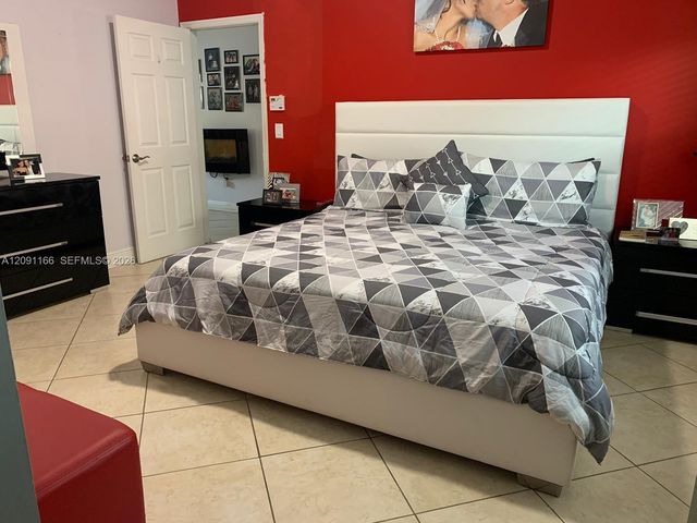 6940 W 25th Lane, Hialeah, FL 33016