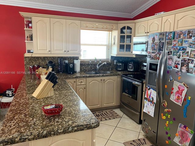 6940 W 25th Lane, Hialeah, FL 33016