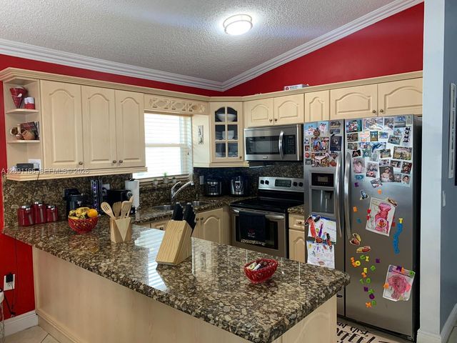 6940 W 25th Lane, Hialeah, FL 33016