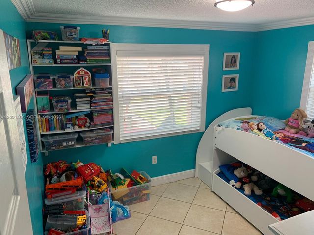 6940 W 25th Lane, Hialeah, FL 33016