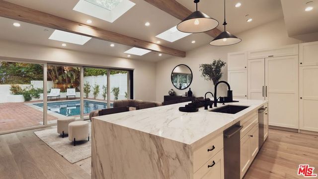 1507 N Bundy Drive, Los Angeles, CA 90049