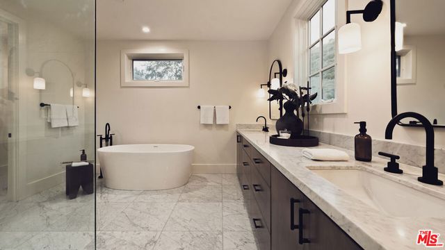 1507 N Bundy Drive, Los Angeles, CA 90049