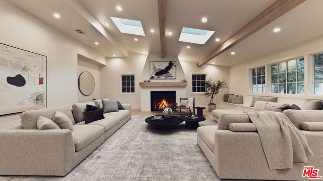 1507 N Bundy Drive, Los Angeles, CA 90049
