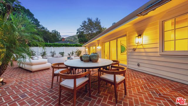1507 N Bundy Drive, Los Angeles, CA 90049