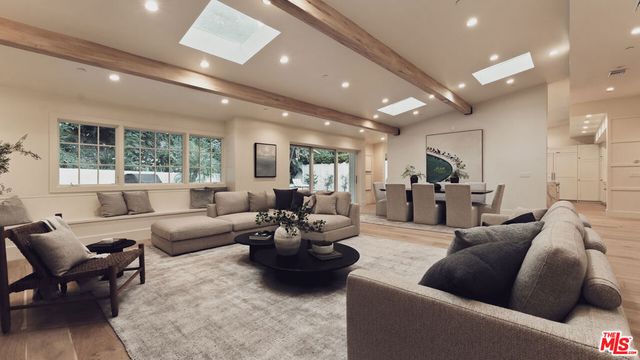 1507 N Bundy Drive, Los Angeles, CA 90049