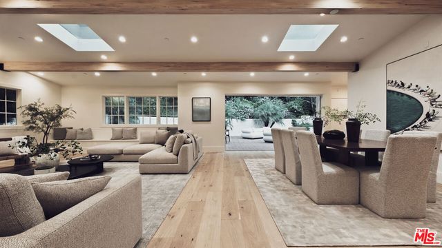 1507 N Bundy Drive, Los Angeles, CA 90049