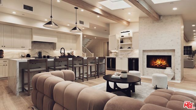 1507 N Bundy Drive, Los Angeles, CA 90049