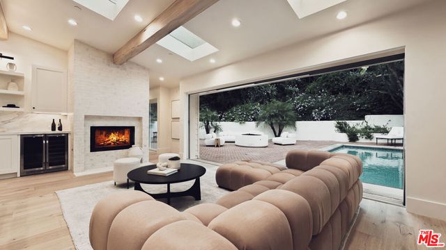 1507 N Bundy Drive, Los Angeles, CA 90049