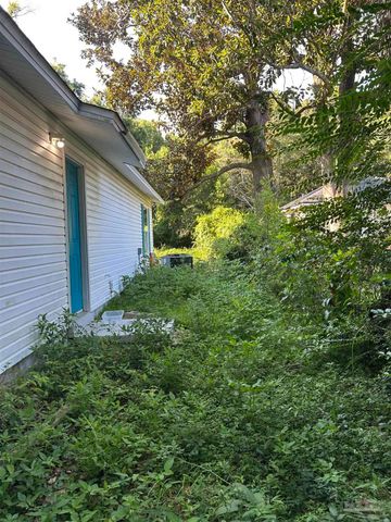 2304 W Yonge St, Pensacola, FL 32505