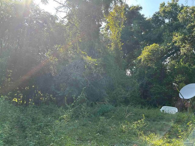 2304 W Yonge St, Pensacola, FL 32505