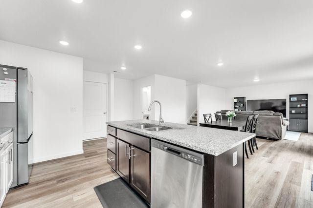 3905 E Linden Lane, Brookline, MO 65619