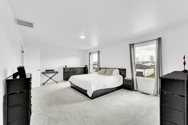 3905 E Linden Lane, Brookline, MO 65619