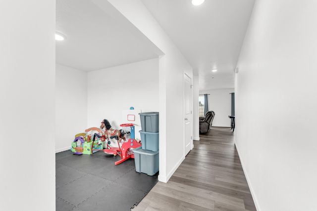 3905 E Linden Lane, Brookline, MO 65619