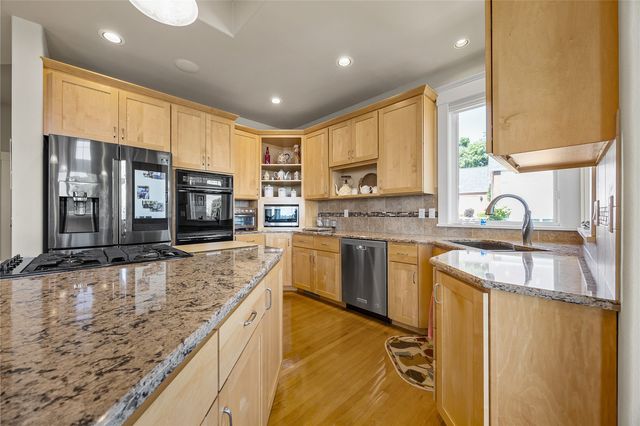 6706 Cedar View Court NE, Cedar Rapids, IA 52411