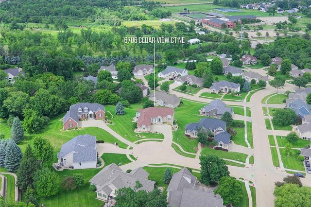 6706 Cedar View Court NE, Cedar Rapids, IA 52411