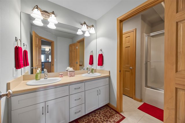 6706 Cedar View Court NE, Cedar Rapids, IA 52411