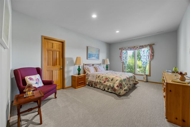 6706 Cedar View Court NE, Cedar Rapids, IA 52411