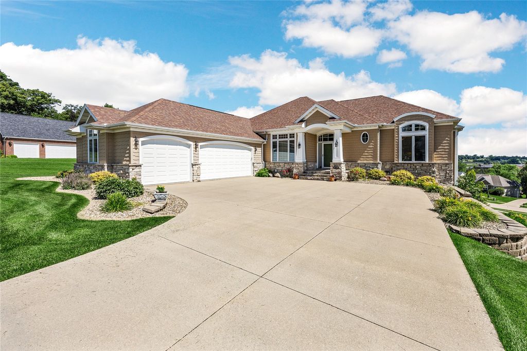 6706 Cedar View Court NE, Cedar Rapids, IA 52411