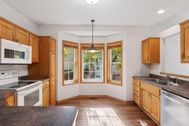 2137 Albemarle Court N, Roseville, MN 55113