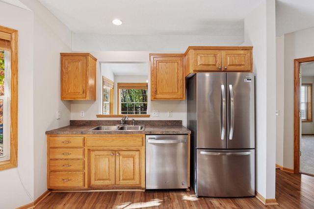 2137 Albemarle Court N, Roseville, MN 55113