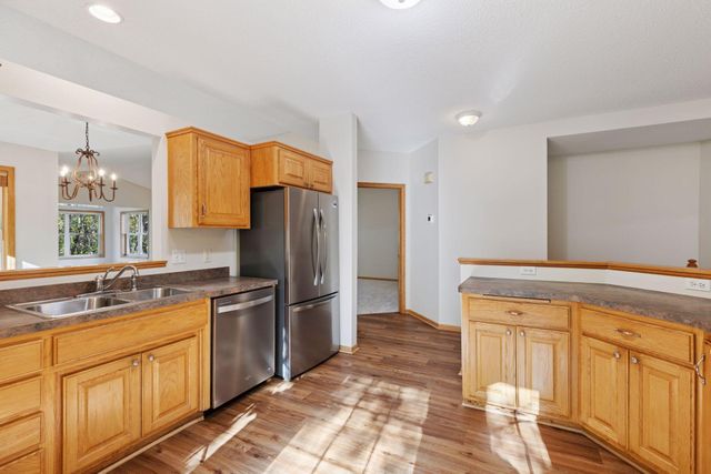 2137 Albemarle Court N, Roseville, MN 55113