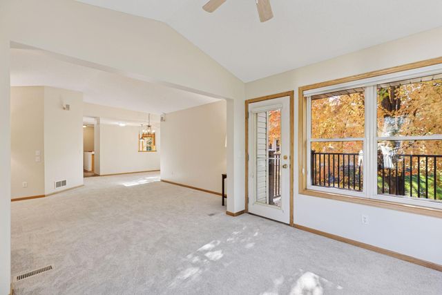 2137 Albemarle Court N, Roseville, MN 55113