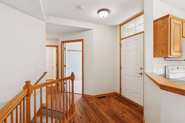 2137 Albemarle Court N, Roseville, MN 55113