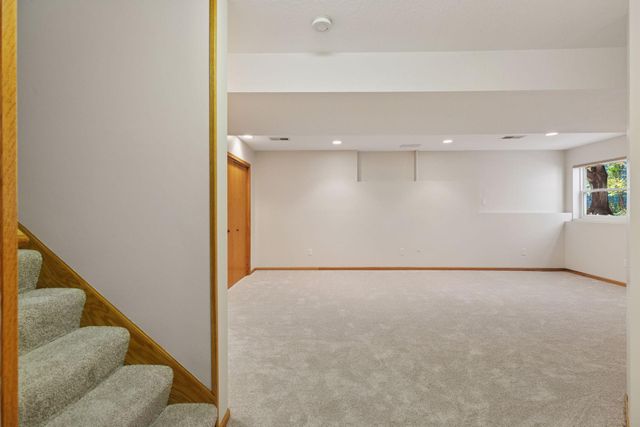 2137 Albemarle Court N, Roseville, MN 55113